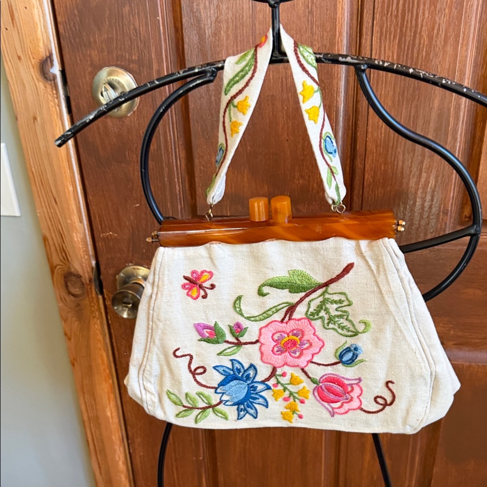Vintage 30/40’s Ivory Linen Floral‎ Handmade Crewel Stitch Bakelight Hand Bag